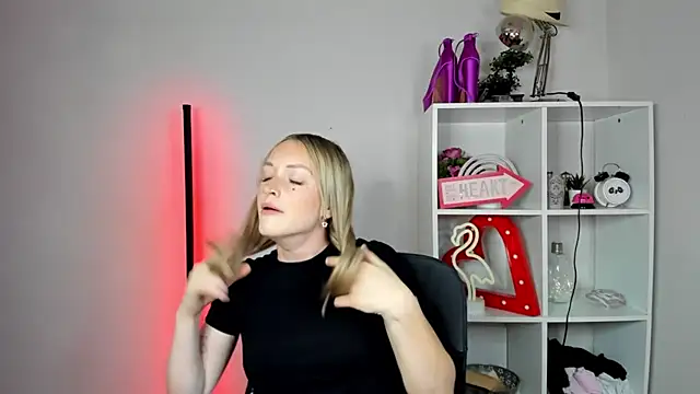 EvelynBlond webcam