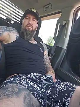 Beardedtattood live cam on StripChat