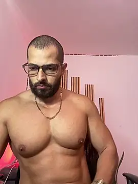 magnumchris live cam on StripChat
