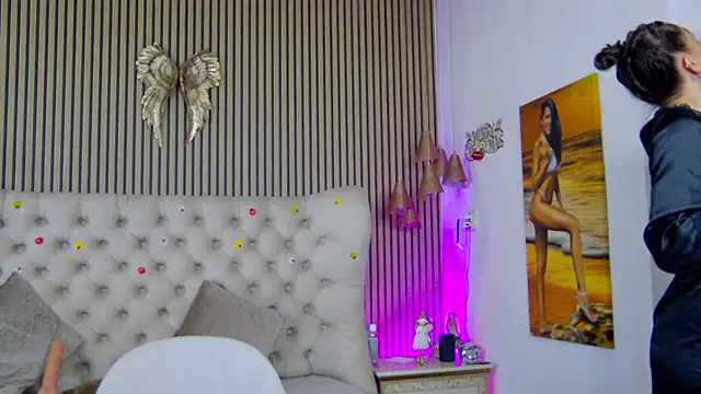 PlayfulShow live cam on StripChat