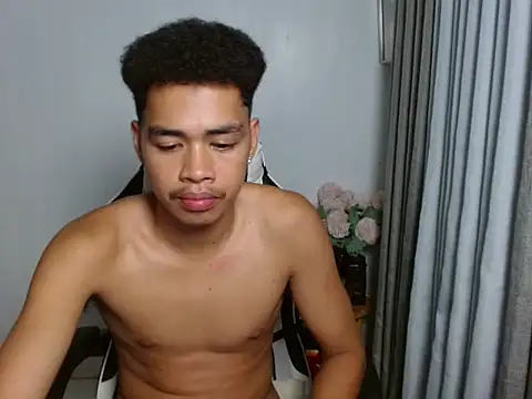 curlyasian_njxx webcam