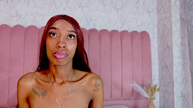 SCARLHETTBROWN live cam on StripChat