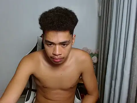 curlyasian_njxx webcam