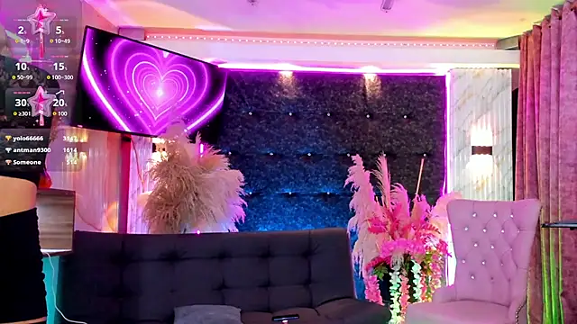 Queens_Wonders_Blonders webcam