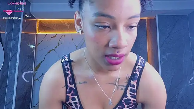 Violeth_b live cam on StripChat