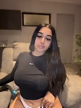 LilMisIndianx live cam on StripChat