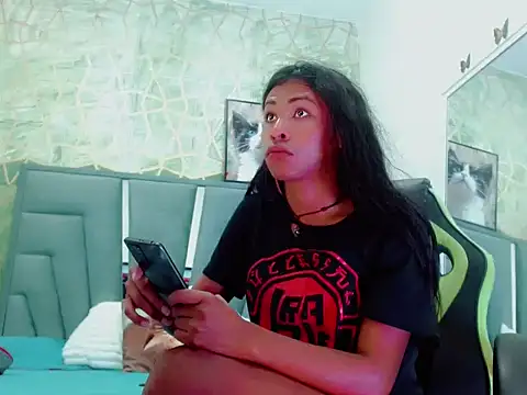 Naomisaenz01 webcam