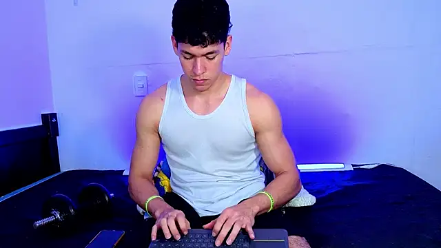 Luke_Muscle webcam