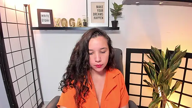 Ela_Maxwell_ live cam on StripChat