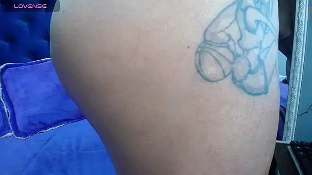 SalmaTits live cam on StripChat