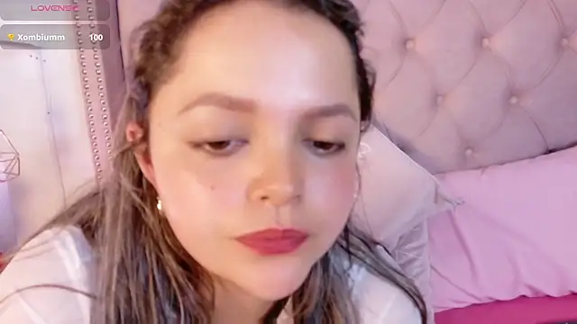 vintoria_cherry live cam on StripChat