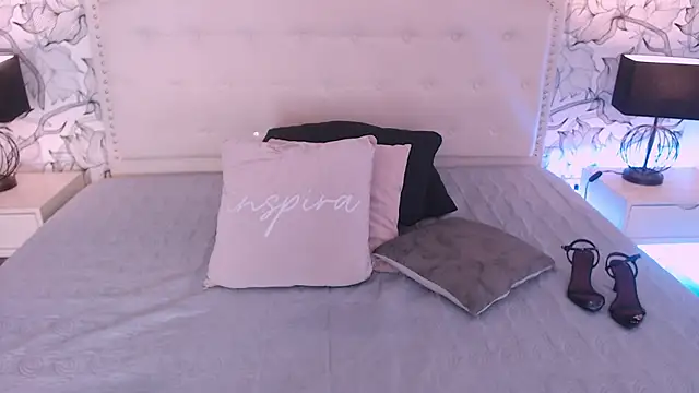 Venusandrea29 live cam on StripChat