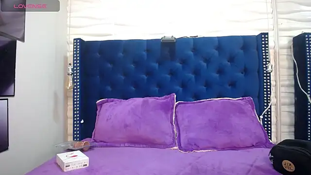 SalmaTits live cam on StripChat