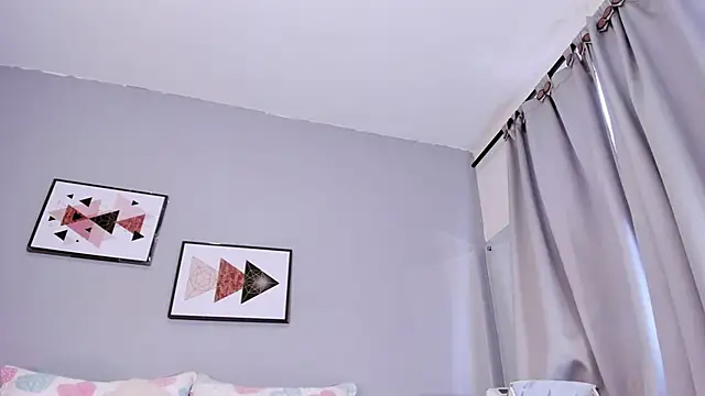 PauleteW10 live cam on StripChat