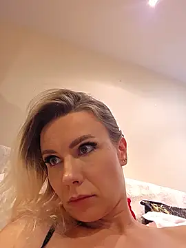 AureliaDoux webcam