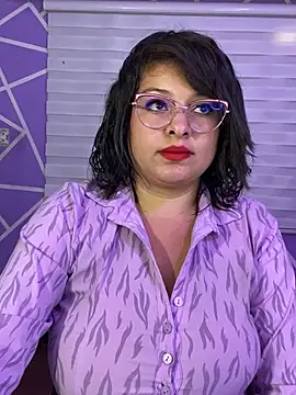 MiiaaJoness webcam