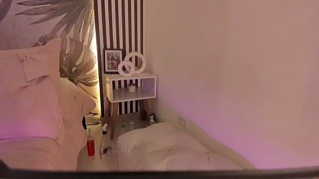 Samaantha-White webcam