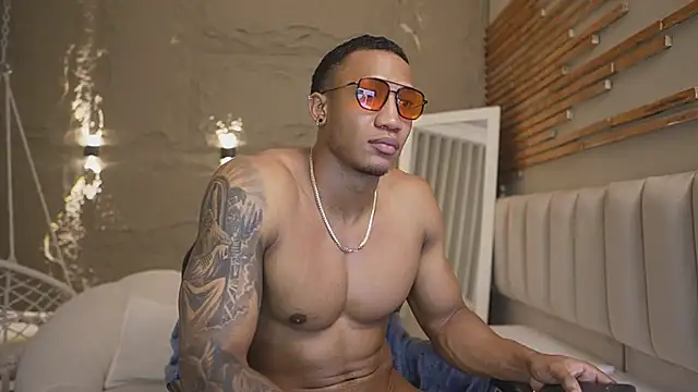 Logan_Varela webcam