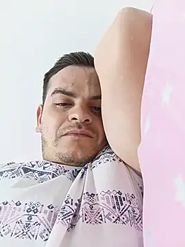 Edwin_Q live cam on StripChat