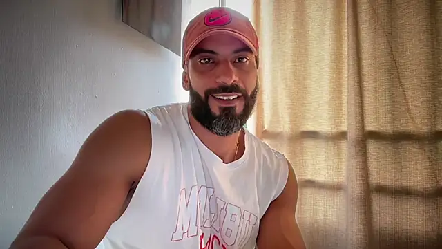 romeolovedark live cam on StripChat