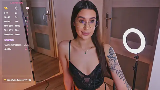 Velina83 live cam on StripChat