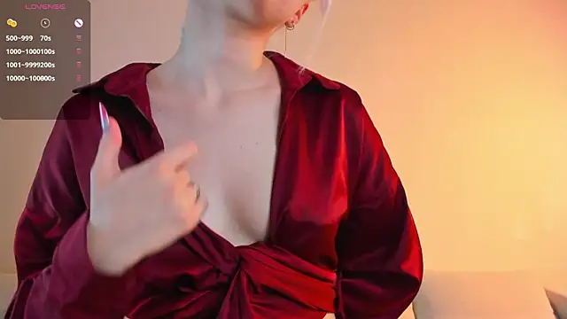 GoldenLenarz live cam on StripChat