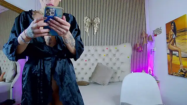 PlayfulShow live cam on StripChat