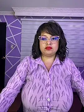 MiiaaJoness live cam on StripChat
