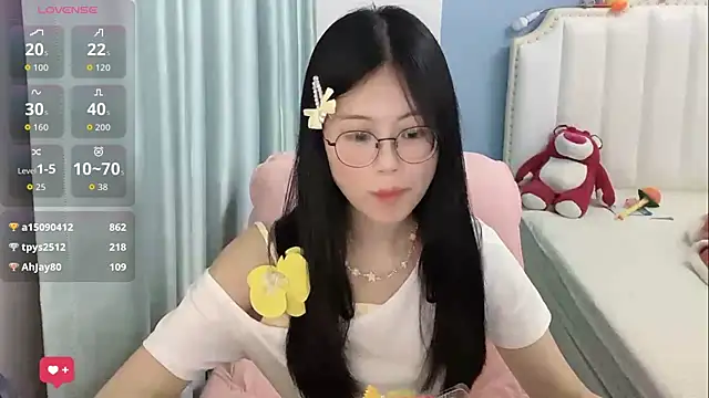 Luna-666 live cam on StripChat