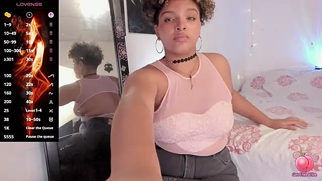 chloe_kisses live cam on StripChat