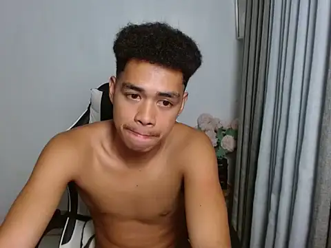 curlyasian_njxx