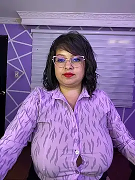 MiiaaJoness live cam on StripChat