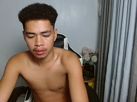 curlyasian_njxx webcam