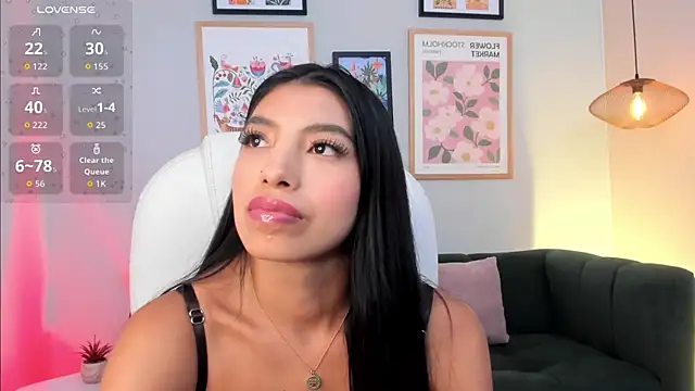 Tiffany_Low live cam on StripChat