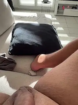 julienCr7 live cam on StripChat