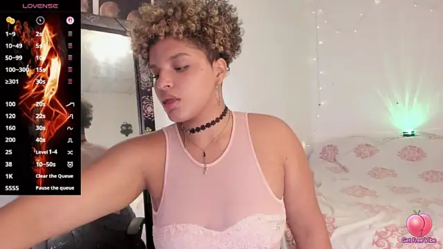 chloe_kisses webcam