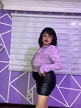 MiiaaJoness live cam on StripChat