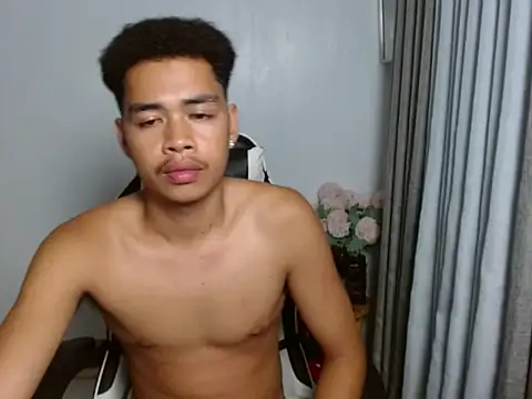 curlyasian_njxx live cam on StripChat