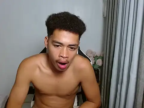 curlyasian_njxx webcam
