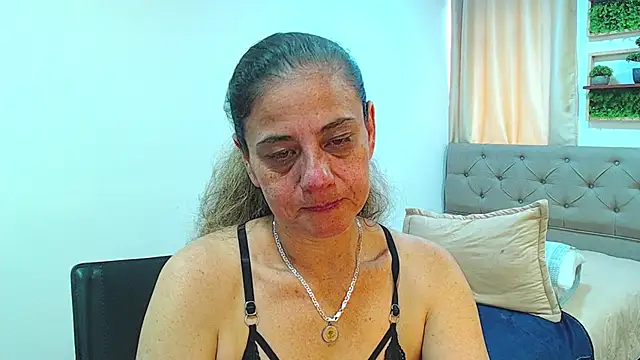 sasi_luna live cam on StripChat