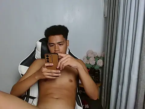 curlyasian_njxx webcam