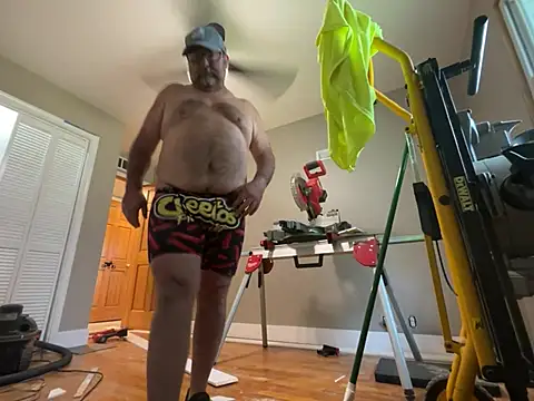 13B_MasterGunner live cam on StripChat