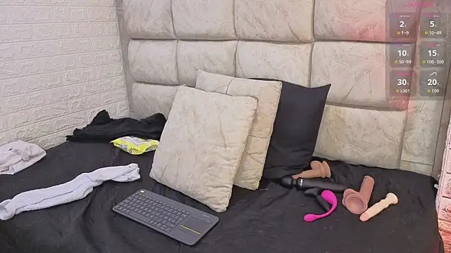 AlexandraNoxx live cam on StripChat