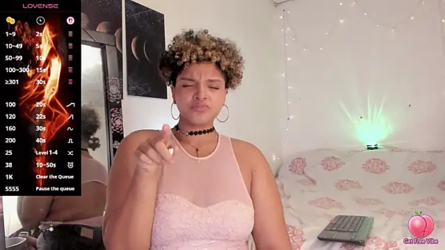 chloe_kisses webcam