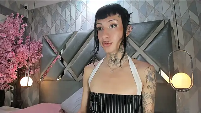MadisonWood01 live cam on StripChat