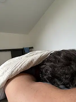 thomas_gun live cam on StripChat