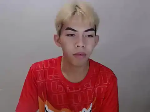 Urhotsilverboy live cam on StripChat