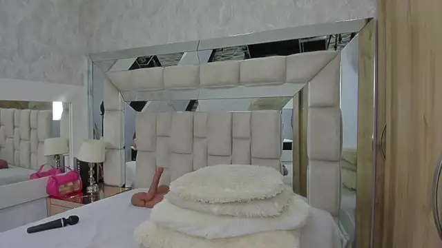 VICTORIAGRAYS webcam