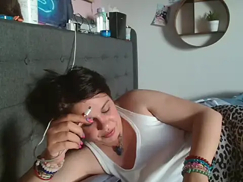 Carolineisback webcam