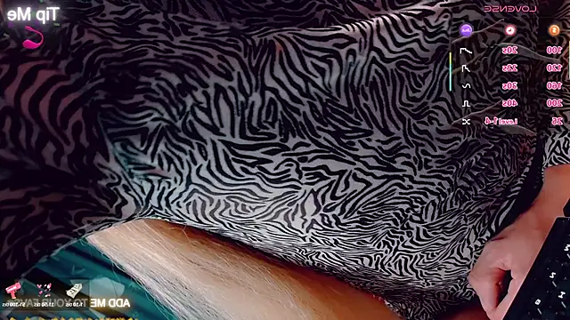 CharlotteBigCock webcam